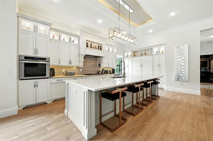 Image No.16-7 Bed Property for sale