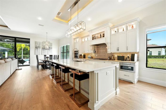 Image No.18-7 Bed Property for sale