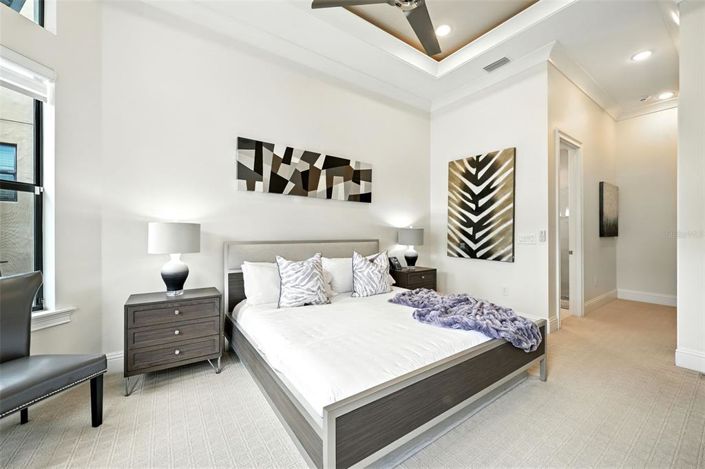 Image No.25-7 Bed Property for sale