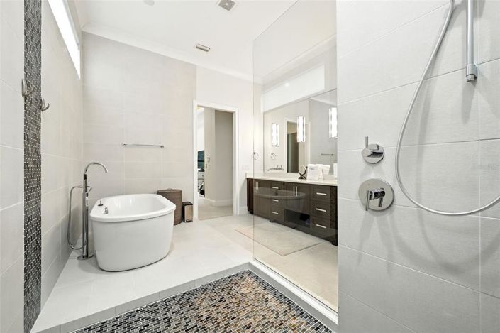 Image No.33-7 Bed Property for sale