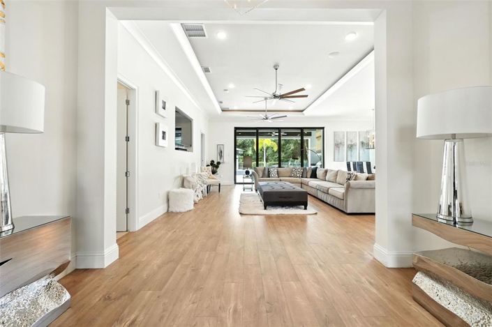 Image No.5-7 Bed Property for sale