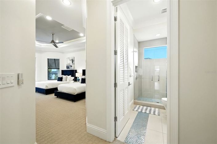 Image No.50-7 Bed Property for sale