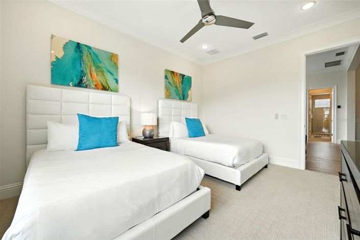 Image No.60-7 Bed Property for sale