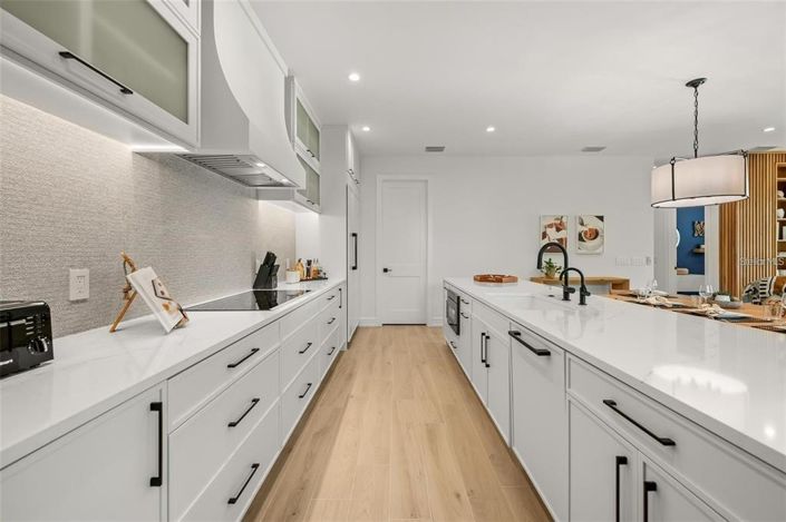 Image No.17-5 Bed Property for sale