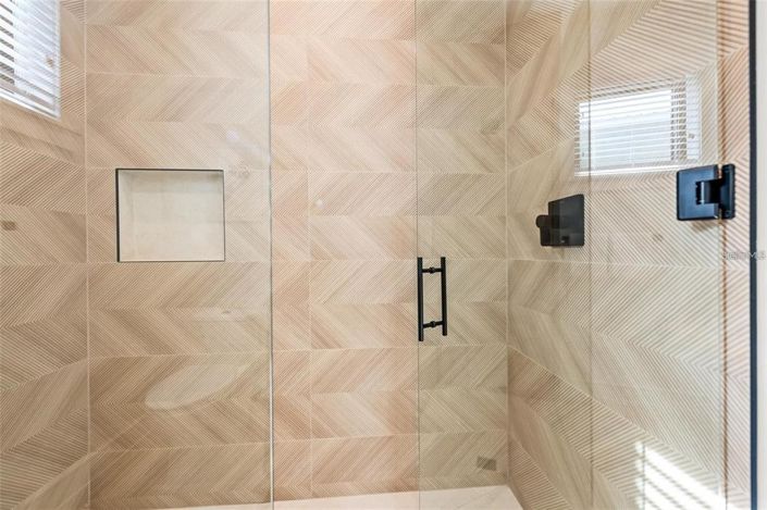 Image No.28-5 Bed Property for sale