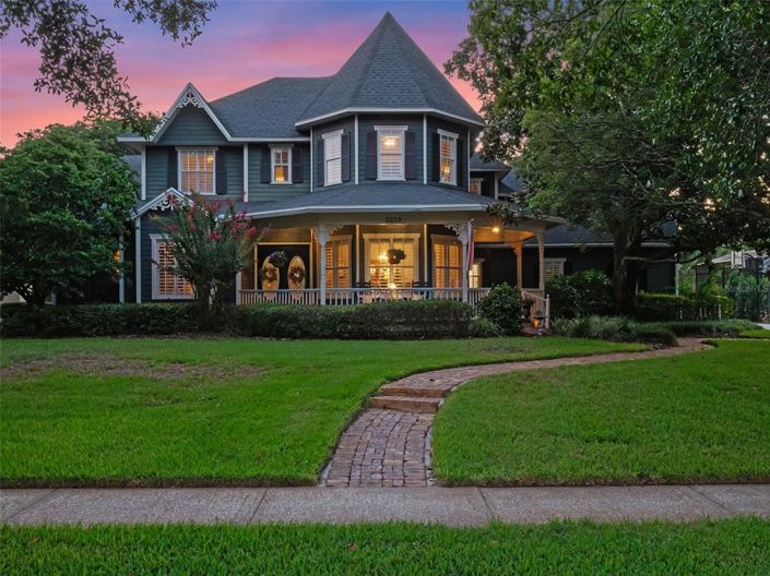 Image No.1-6 Bed Property for sale