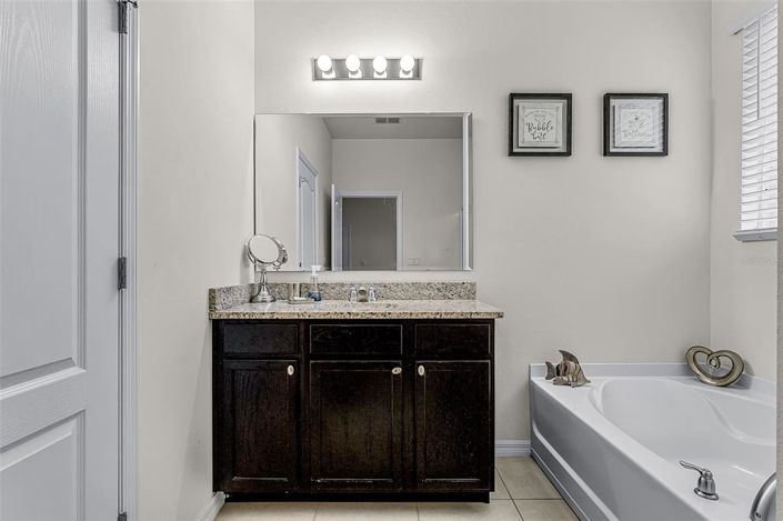 Image No.27-5 Bed Property for sale