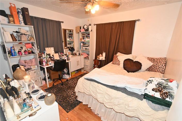 Image No.28-4 Bed Property for sale