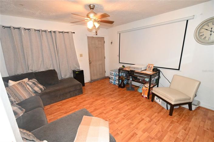 Image No.30-4 Bed Property for sale