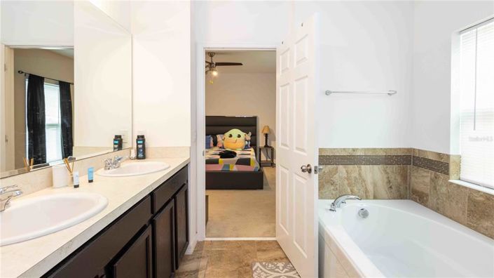 Image No.13-4 Bed Property for sale