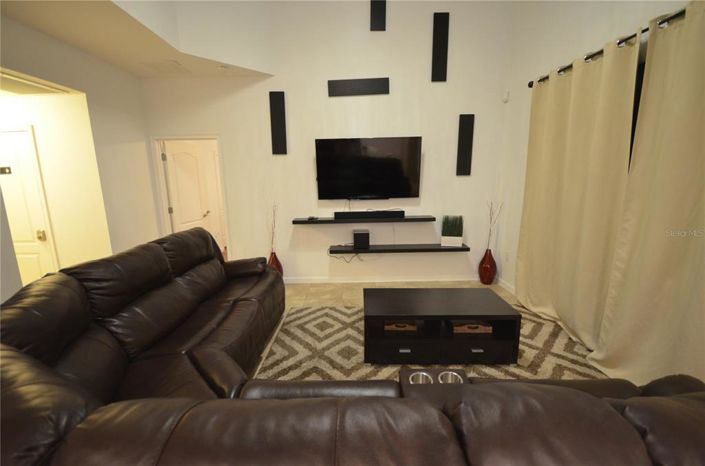 Image No.12-6 Bed Property for sale