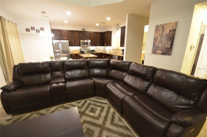 Image No.14-6 Bed Property for sale