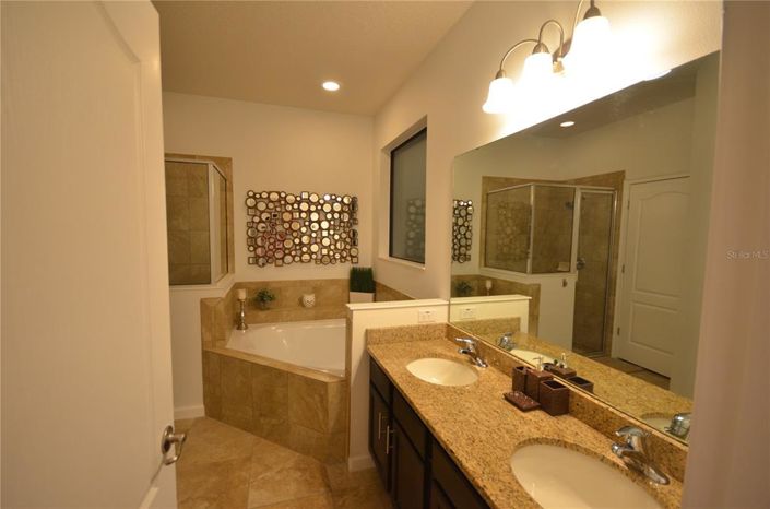 Image No.27-6 Bed Property for sale