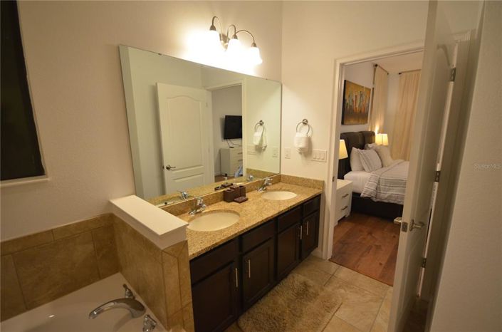 Image No.32-6 Bed Property for sale