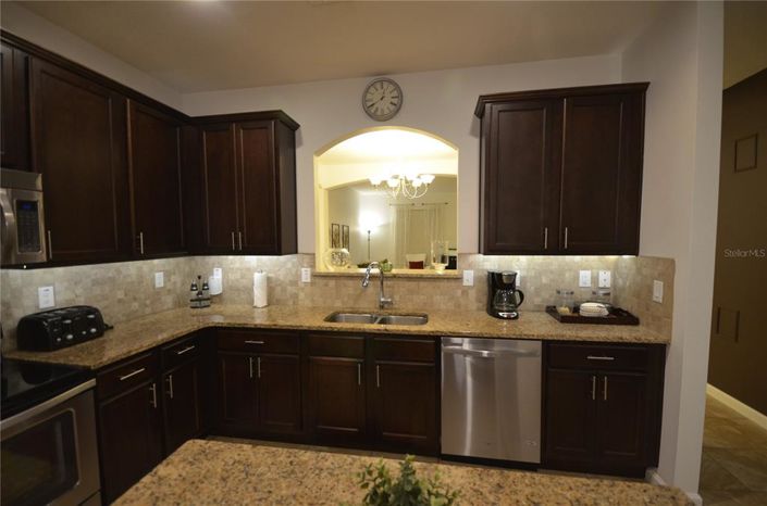 Image No.8-6 Bed Property for sale