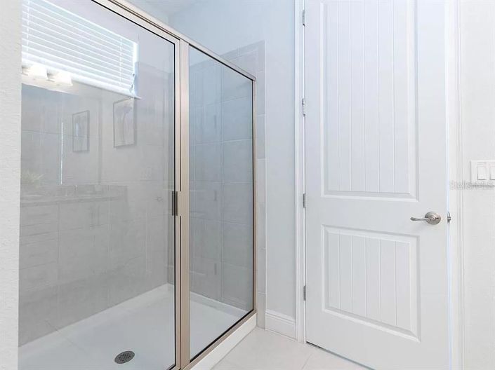 Image No.30-6 Bed Property for sale