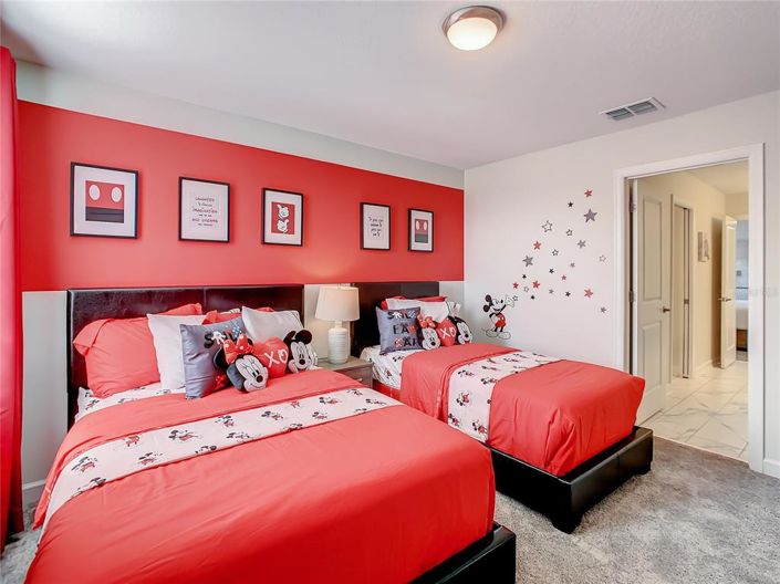 Image No.12-8 Bed Property for sale