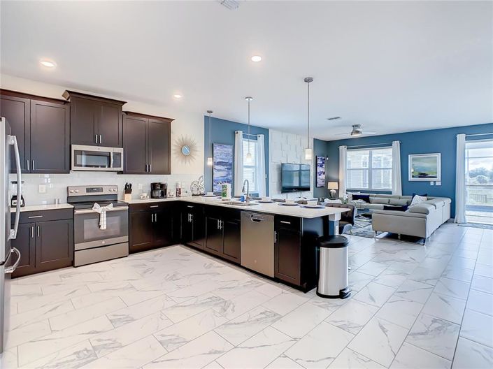 Image No.20-8 Bed Property for sale