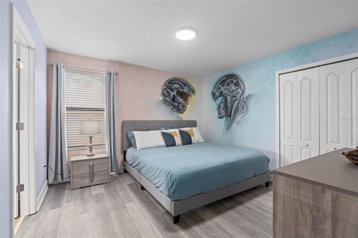 Image No.10-8 Bed Property for sale