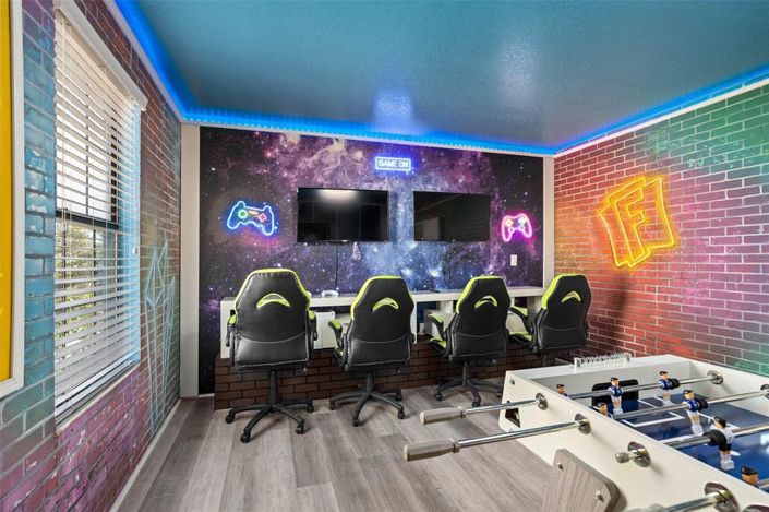 Image No.13-8 Bed Property for sale