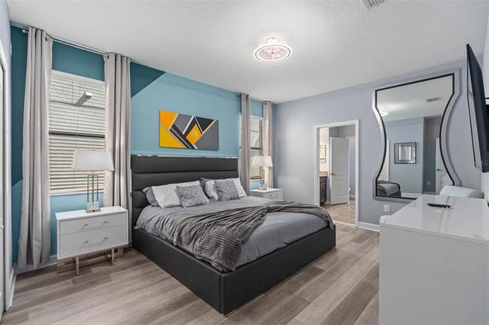 Image No.22-8 Bed Property for sale