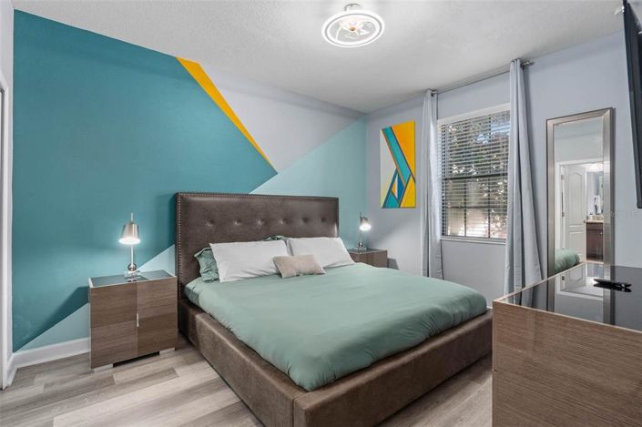 Image No.23-8 Bed Property for sale