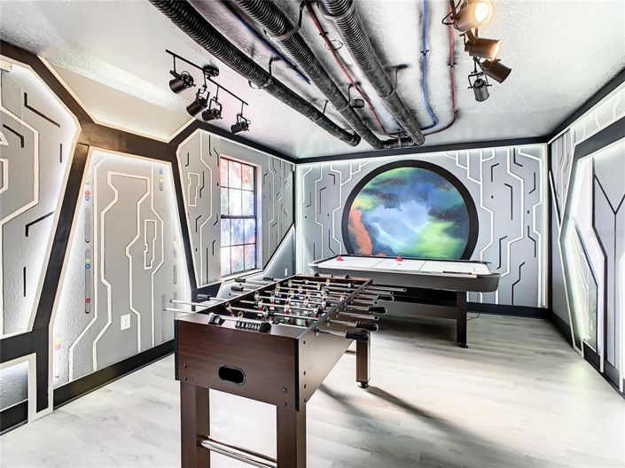 Image No.5-8 Bed Property for sale