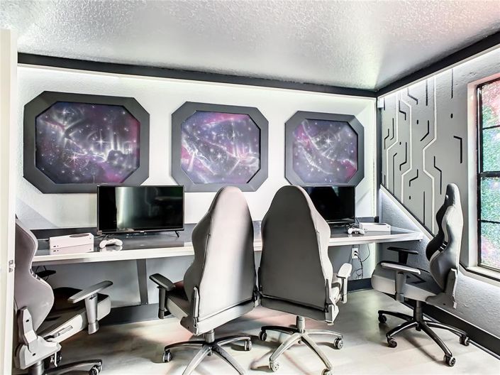 Image No.6-8 Bed Property for sale