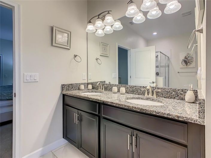 Image No.10-8 Bed Property for sale