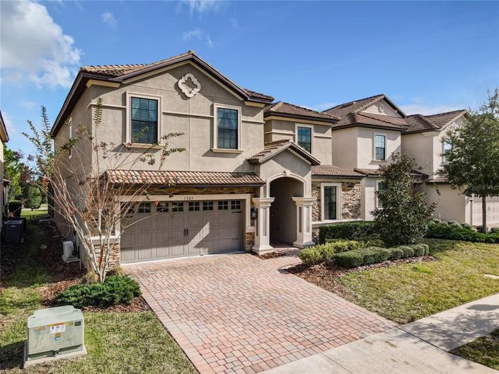 Image No.2-8 Bed Property for sale