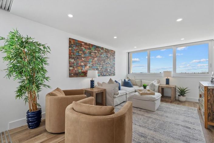 Image No.10-3 Bed Property for sale