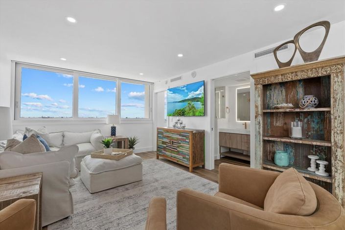 Image No.12-3 Bed Property for sale