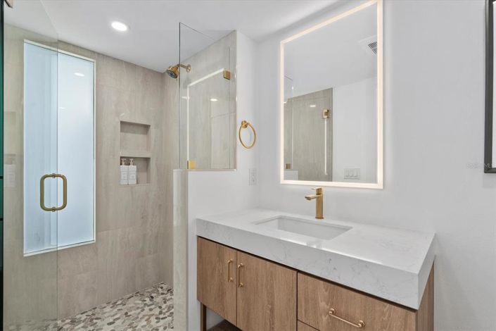 Image No.13-3 Bed Property for sale