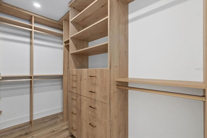 Image No.30-3 Bed Property for sale