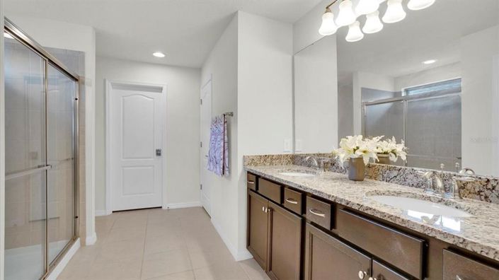 Image No.25-5 Bed Property for sale