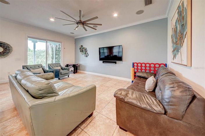 Image No.12-5 Bed Property for sale