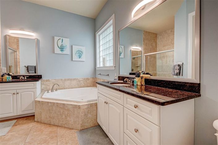 Image No.20-5 Bed Property for sale