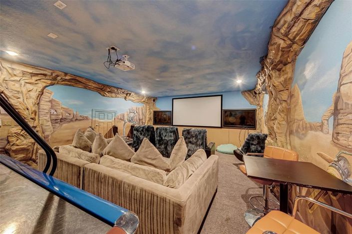 Image No.8-5 Bed Property for sale