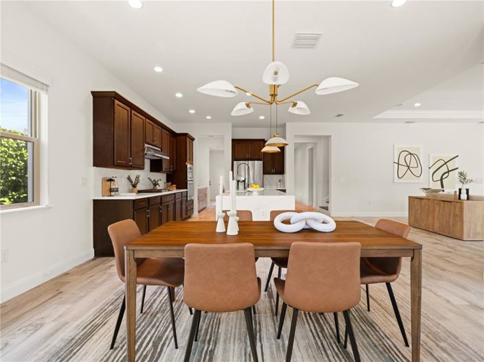 Image No.17-5 Bed Property for sale