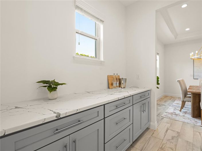 Image No.19-5 Bed Property for sale