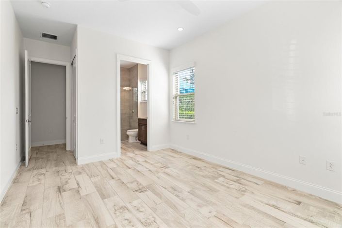 Image No.25-5 Bed Property for sale