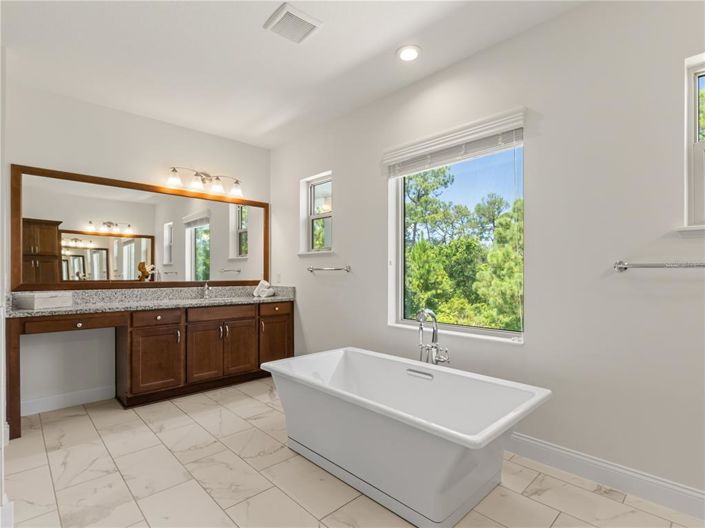 Image No.38-5 Bed Property for sale