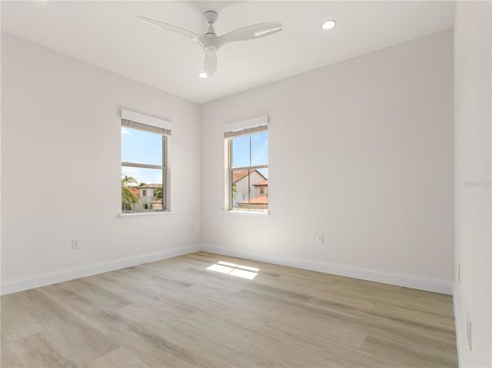 Image No.46-5 Bed Property for sale