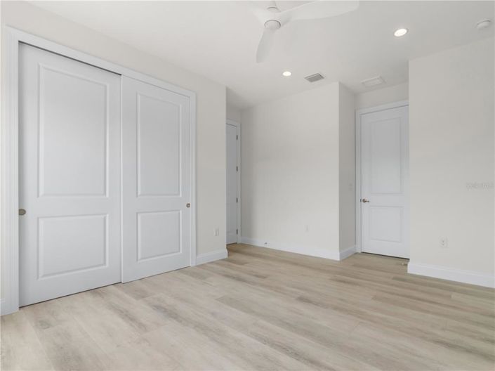 Image No.47-5 Bed Property for sale