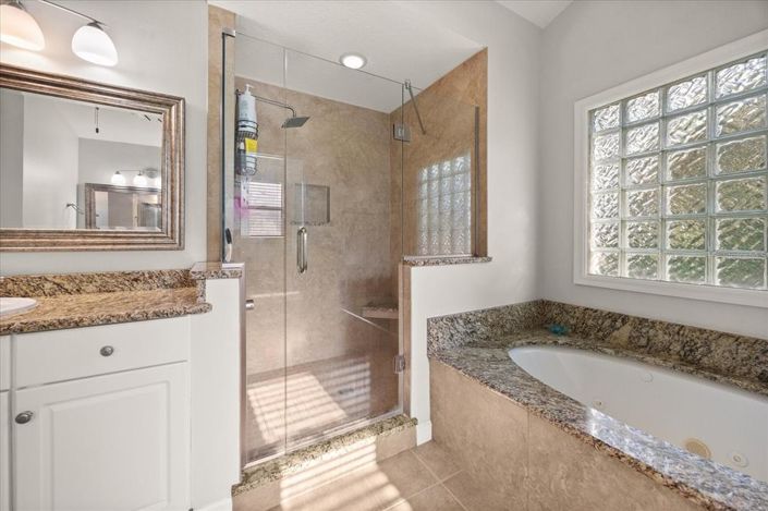 Image No.28-4 Bed Property for sale