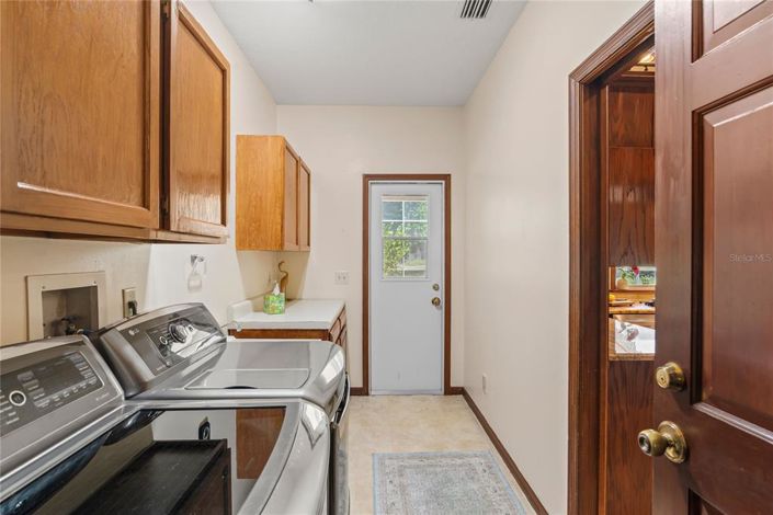 Image No.19-4 Bed Property for sale