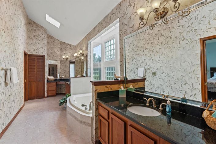 Image No.23-4 Bed Property for sale