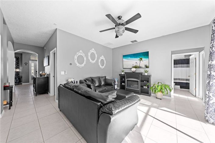 Image No.19-5 Bed Property for sale