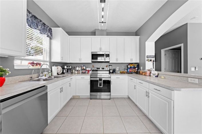 Image No.25-5 Bed Property for sale