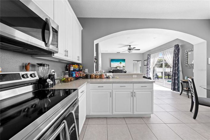 Image No.28-5 Bed Property for sale